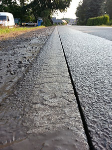Durch die sauber erstellten Schnitte ist eine bessere Wiederherstellung der Straße gewährleistet.